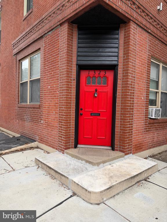 Building Photo - 1323 Tasker St