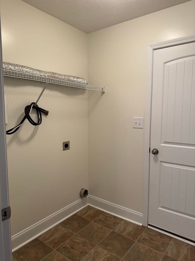 Building Photo - Move in Special! Beautiful Home Built in 2...