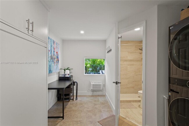 Building Photo - 604 Alcazar Ave