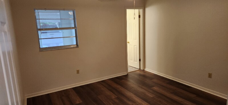 Building Photo - 109 S Delaney Ave