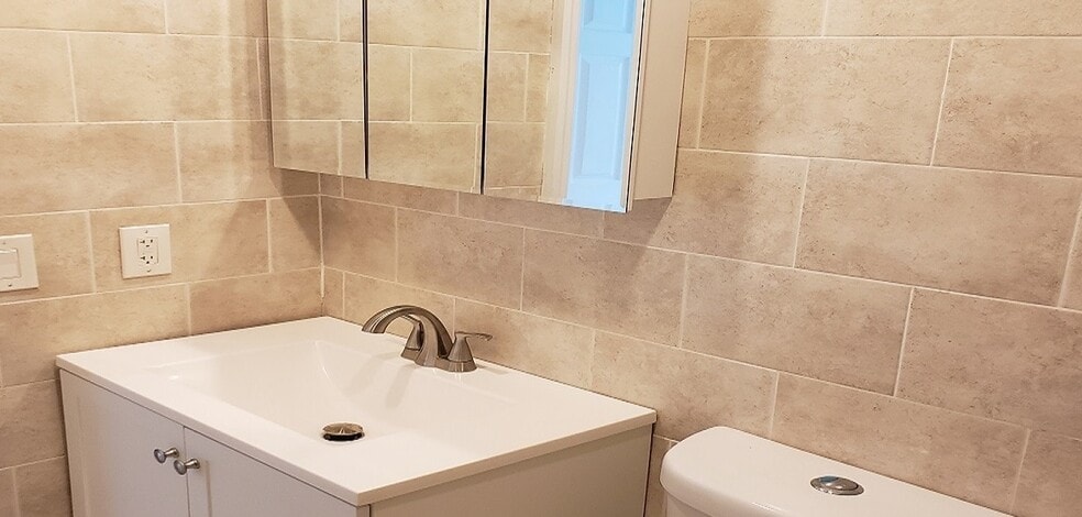 Building Photo - 200 S Birch Rd