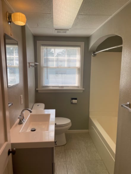 Building Photo - 778 4th Ave W