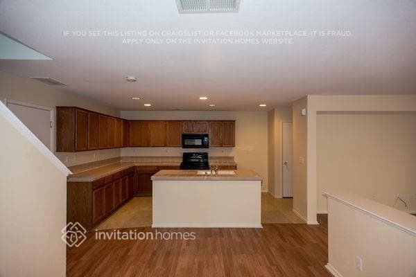 Building Photo - 3043 Roadrunner Dr