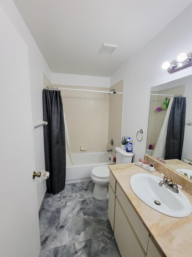 Building Photo - 3815 Woodridge Terrace