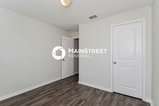 Building Photo - 3 Bedroom Pet-Friendly Home in Tavares, FL with Main Street Renewal