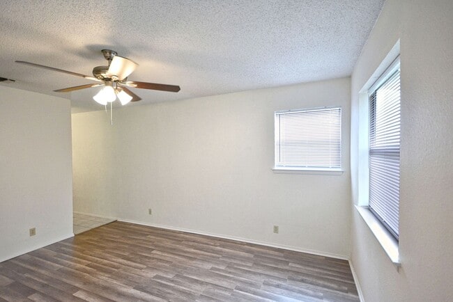 Building Photo - 663 Floral Ave