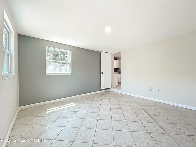 Building Photo - 1424 Pineda St