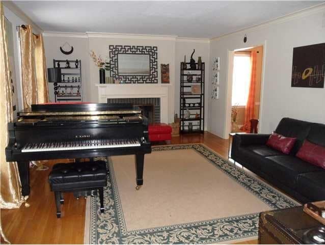 Front Living Room - 4400 Fair Meadow Rd S