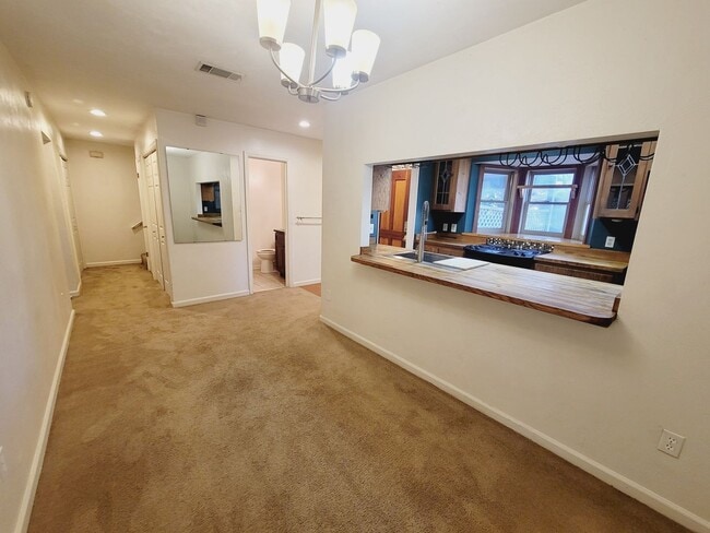 Building Photo - MIDTOWN 2/2.5 w/ Large Fenced Yard, Deck, Washer/Dryer, & Huge Bedrooms! Avail NOW for $1495/month!