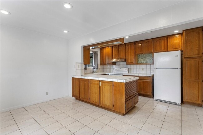 Building Photo - 1154 Otis Dr
