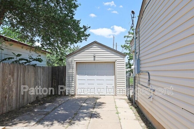 Building Photo - 115 SE 40th Ave
