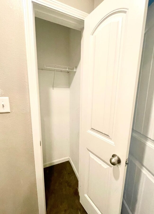 Building Photo - 3 Bedroom / 2 Bath In Pocahontas Available...