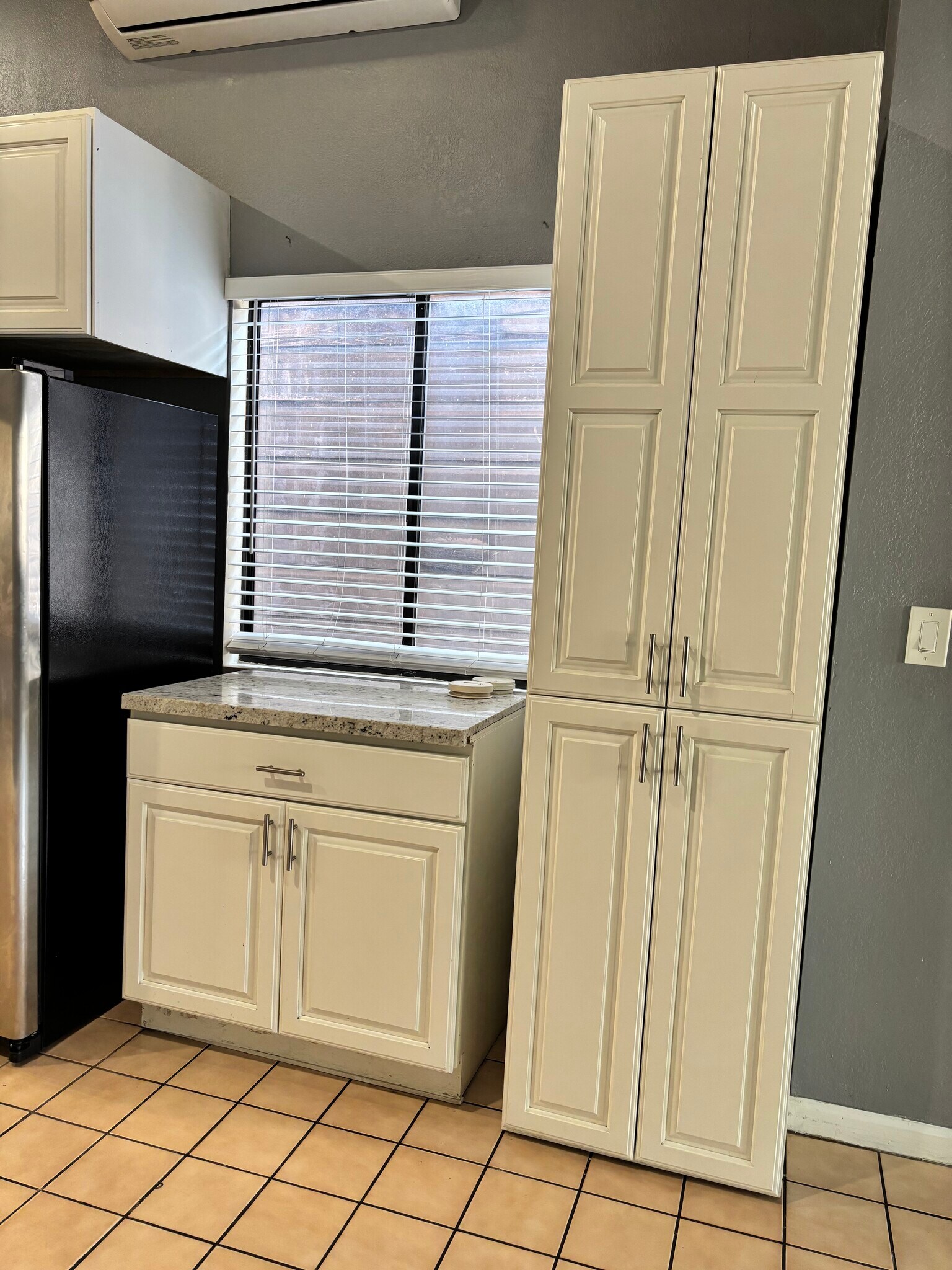 Building Photo - 3221 Helen St