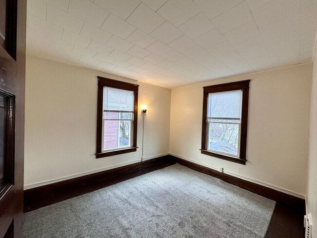 Building Photo - 923 Marshall Ave