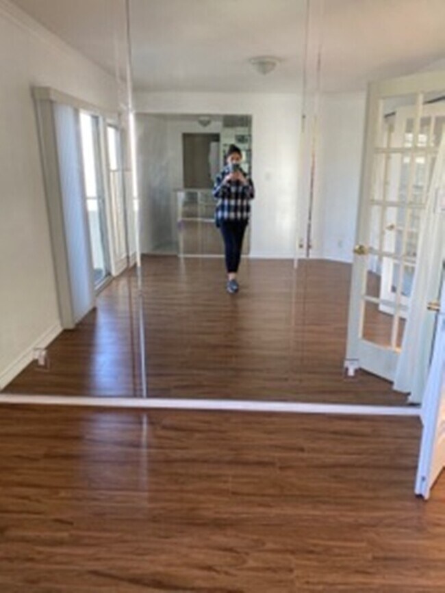 Building Photo - 454 S Oakhurst Dr