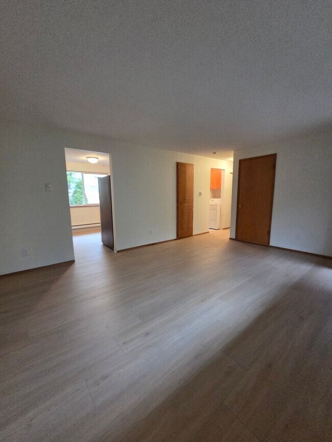 Building Photo - S185 Duplex