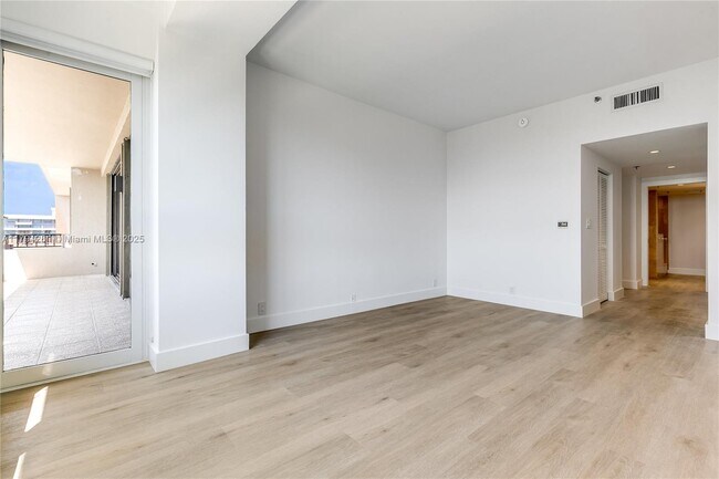 Building Photo - 251 Crandon Blvd