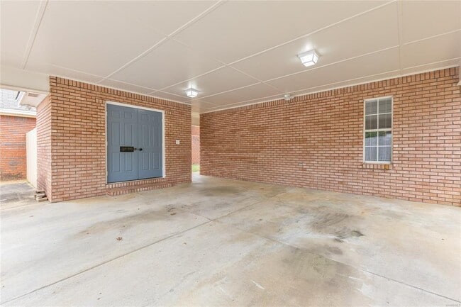 Building Photo - 1703 Pebble Creek Dr