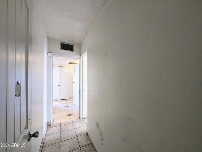 Building Photo - 1314 W Whitton Ave