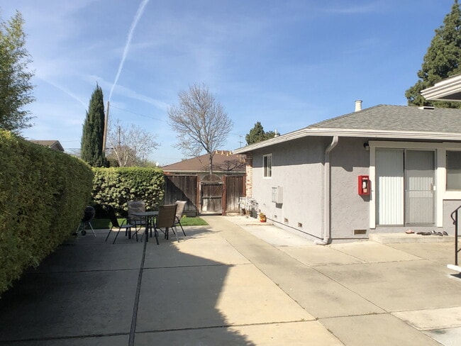 Building Photo - Convenient Santa Clara Location