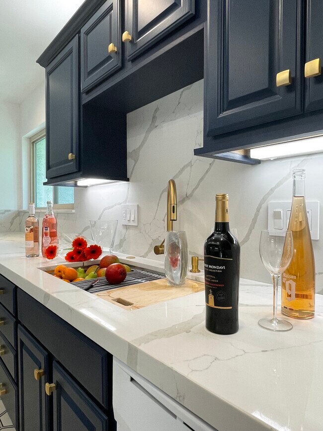 newly remodeled kitchen - 4708 Park Granada Park