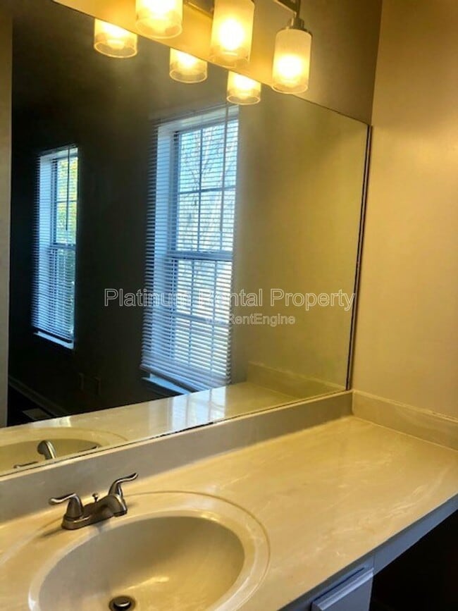 Building Photo - 6574 Meadow Green Cir