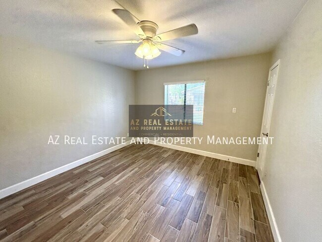 Building Photo - 3825 E Camelback Rd