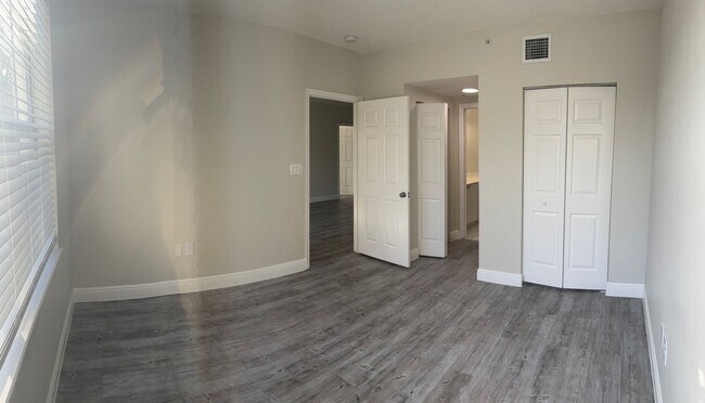 Building Photo - Up to 2 Months Free! Spacious 2/2 Corner Lake View Unit in Coral Springs!