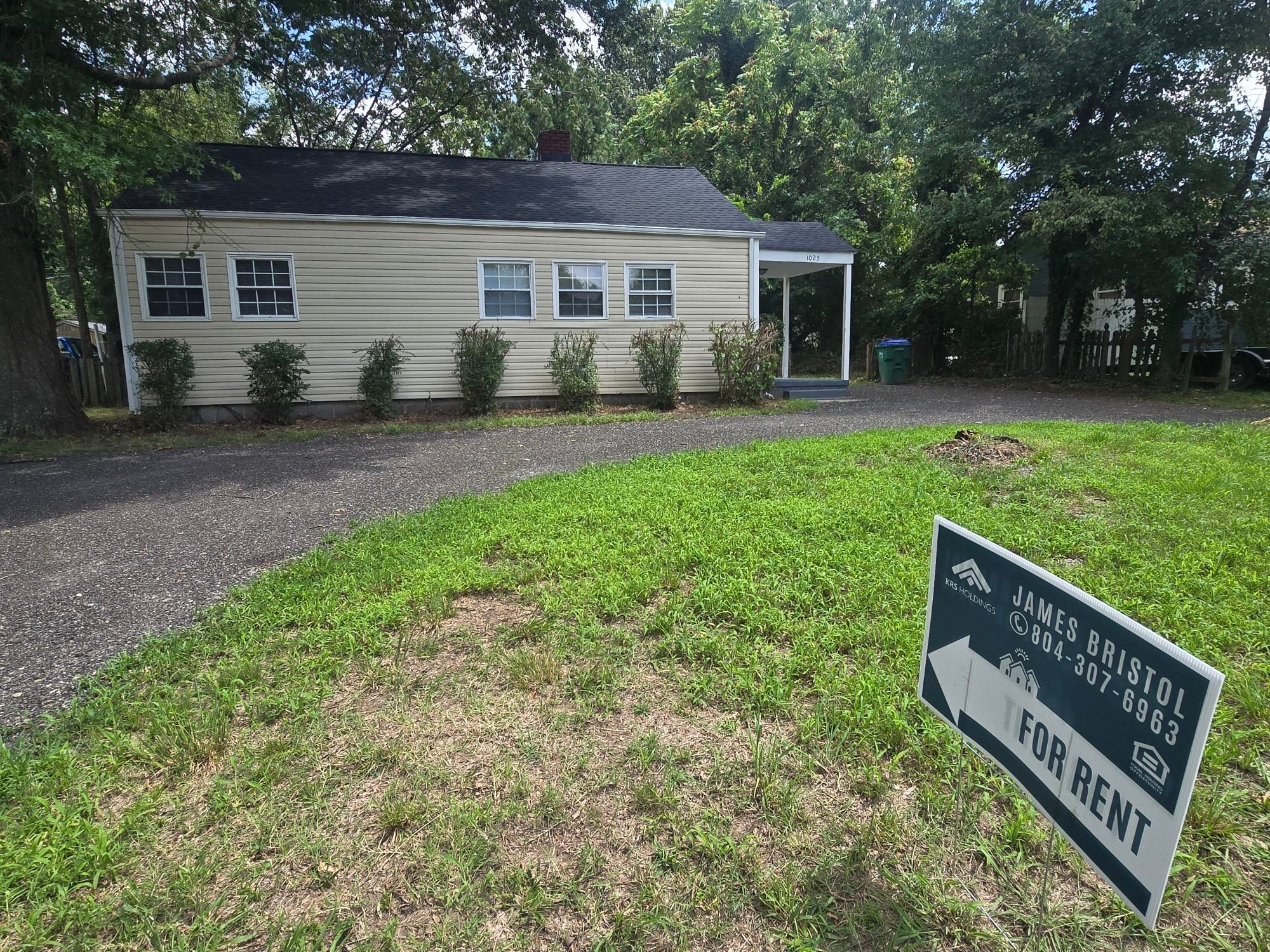 Building Photo - 1025 Bradley Ln