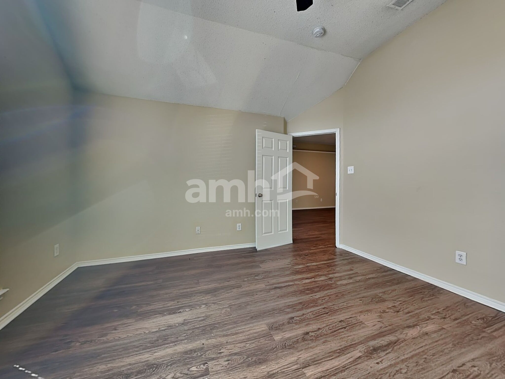 Building Photo - 733 Grandview Ave