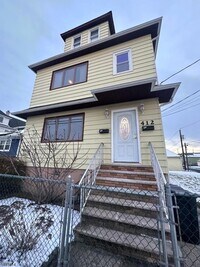 Building Photo - 412 Banta Ave