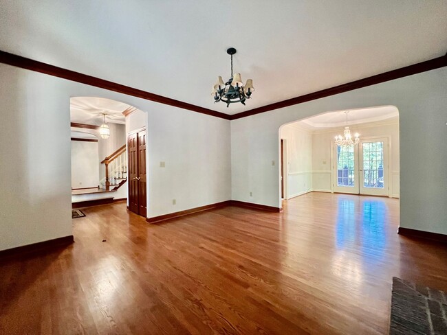 Building Photo - Fabulous 4BR 2.5BA Home on 1.25 Acres