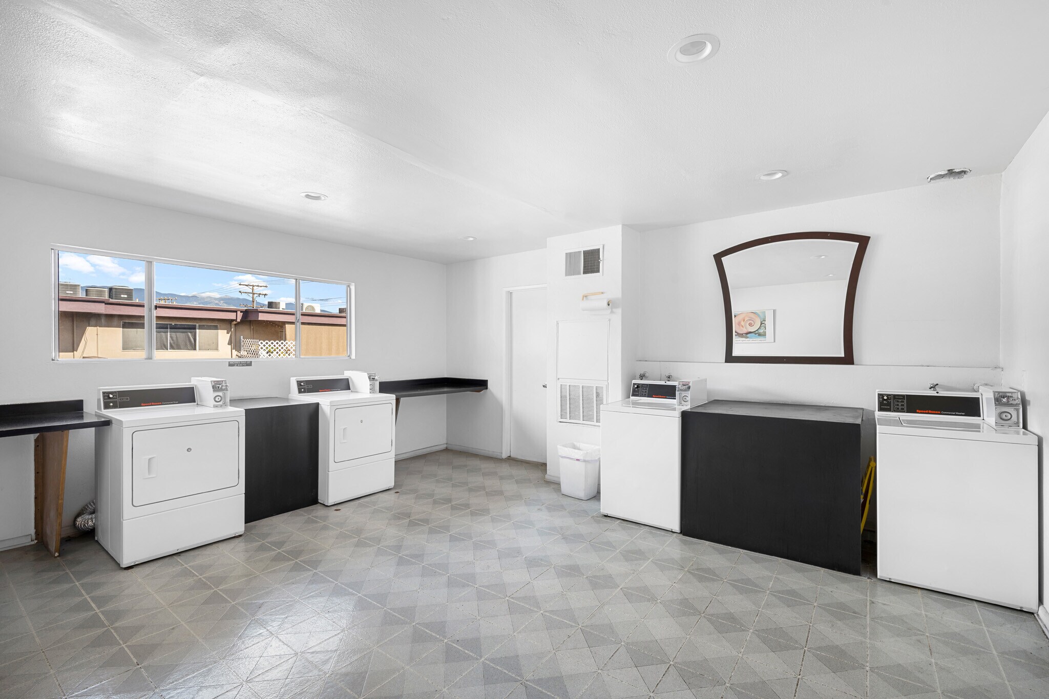 Building Photo - 310 N Jackson St