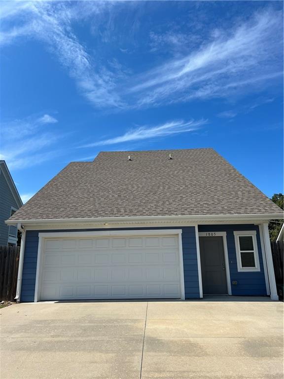 Building Photo - 1805 N Izard Ln