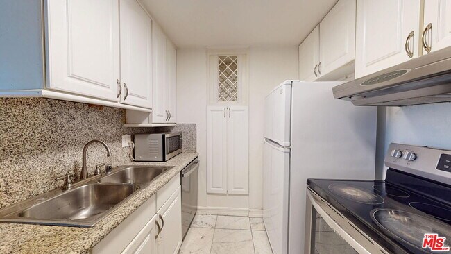 Building Photo - 7777 W 91st St