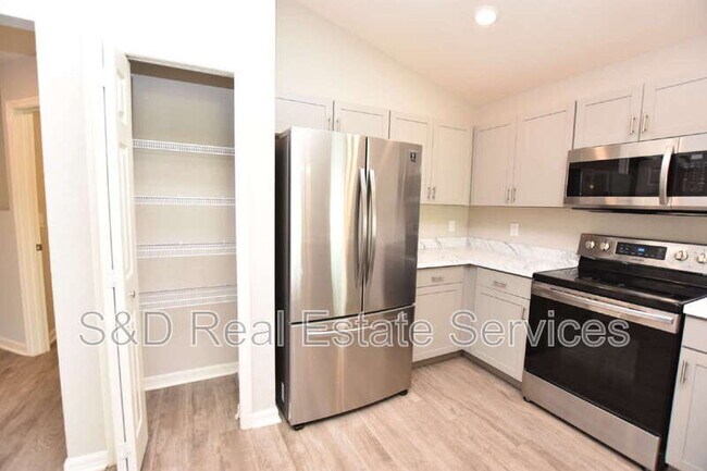 Building Photo - 372 Cascara Ln