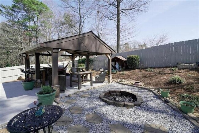 Building Photo - 4 bedroom house in Lawrenceville with cozy...