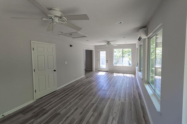 Building Photo - 1404 Jean Rae Dr