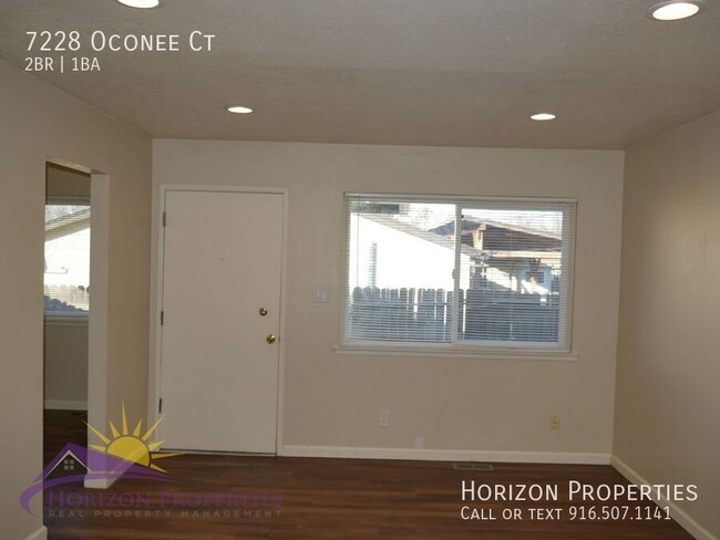 Building Photo - 2 Bed 1 Bath 827 Sq. Ft. Citrus Heights Du...