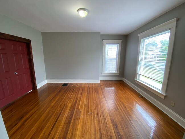 Building Photo - 406 E 17th Ave