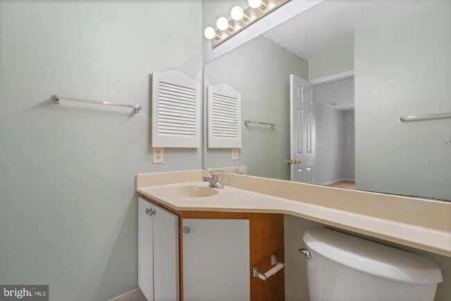 Building Photo - 5705 Chapman Mill Dr