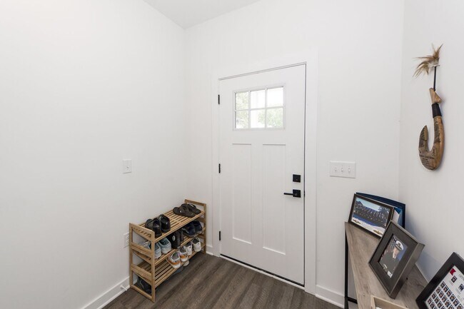 Building Photo - 4 Bedroom 3 Bath Home in Windsor Hill - North Charleston