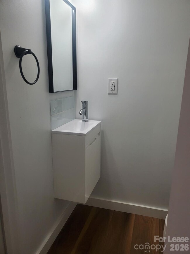 Building Photo - 15640 Ewart Rd