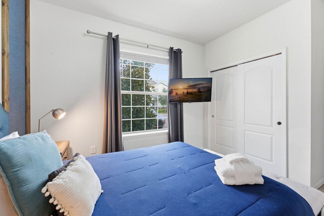 Building Photo - 2440 Dubai St