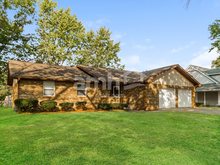 Building Photo - 380 Comet Dr