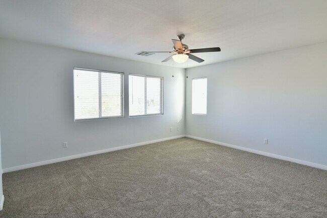 Building Photo - BEAUTIFUL 4BED/3BATH Home w/ 2 Car Garage ...