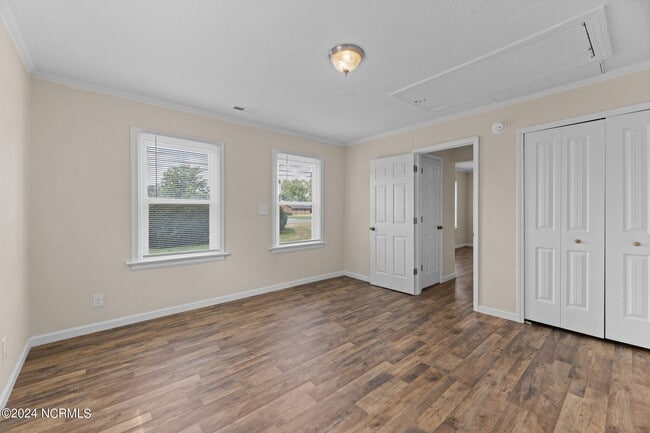Building Photo - 2810 Oaks Rd