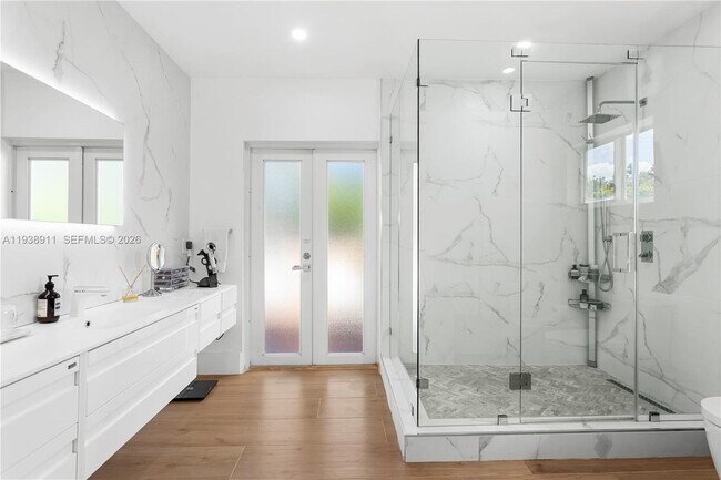 Building Photo - 7825 SW 72nd Ave