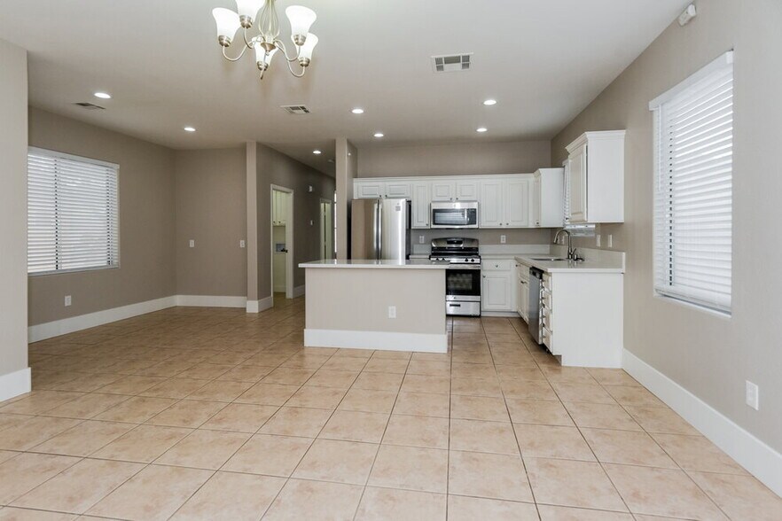 Building Photo - 5984 Tunbridge Ave