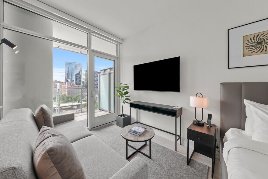 Building Photo - 326 N Union Ave